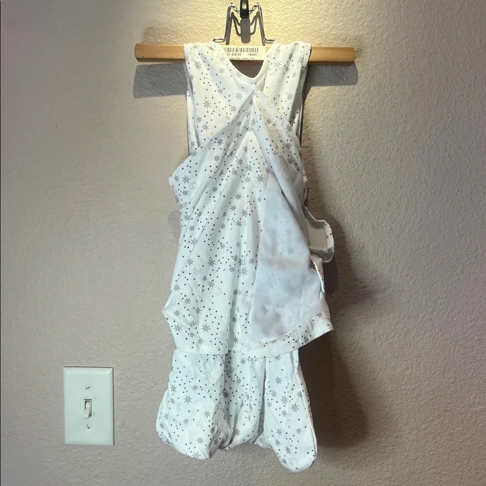 Halo SleepSack Swaddle Baby Stars Moon Pattern Size 0-3 Months